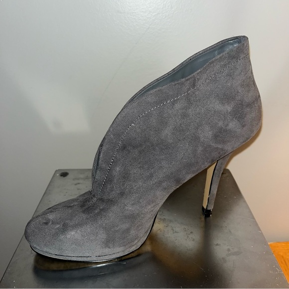 Apt.9 grey suede slip on heeled boots size 10 - Picture 4 of 11